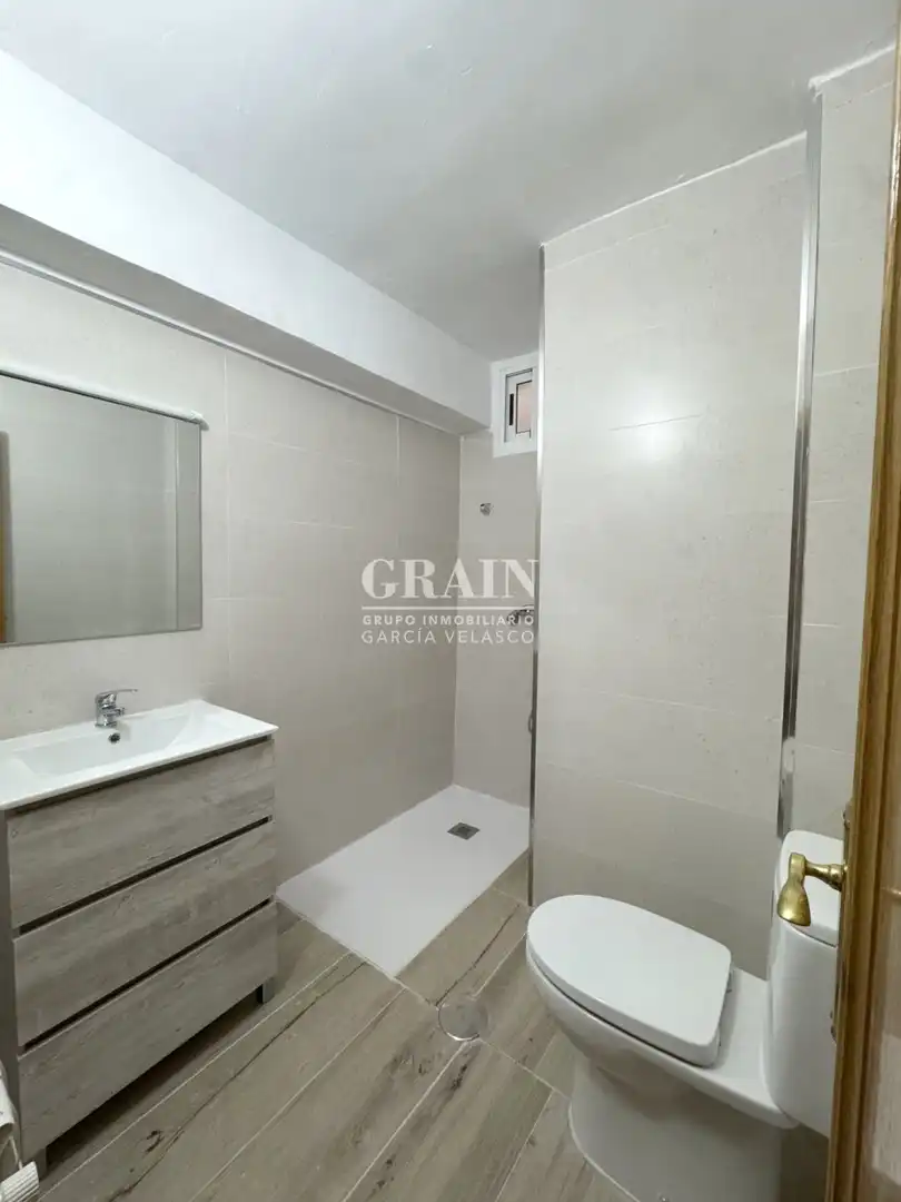 Bathroom of Apartments for rent in Albacete  with Heating