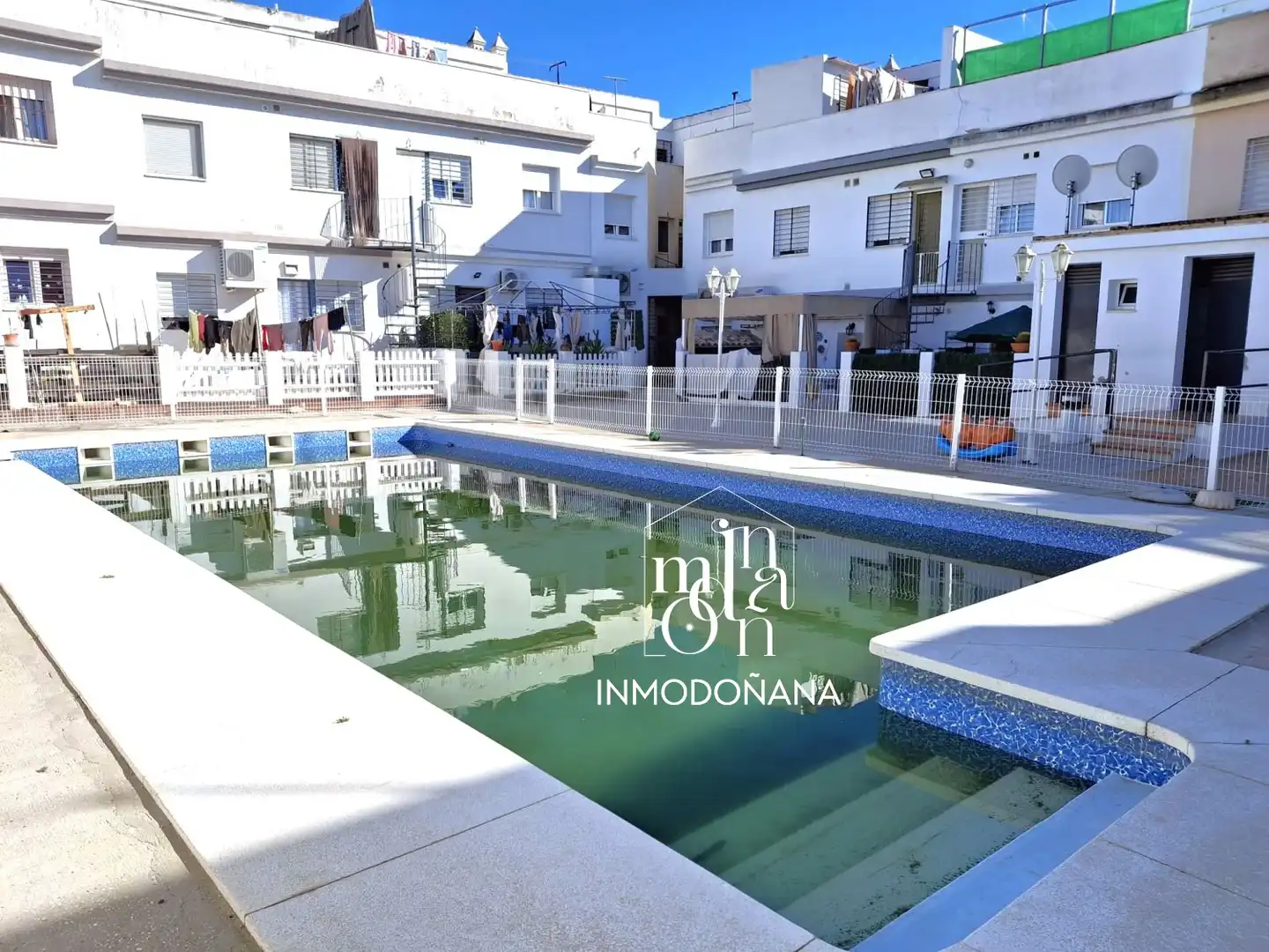 Piscina de Casa adosada en venta en Almonte con Aire acondicionado, Trastero y Piscina comunitaria