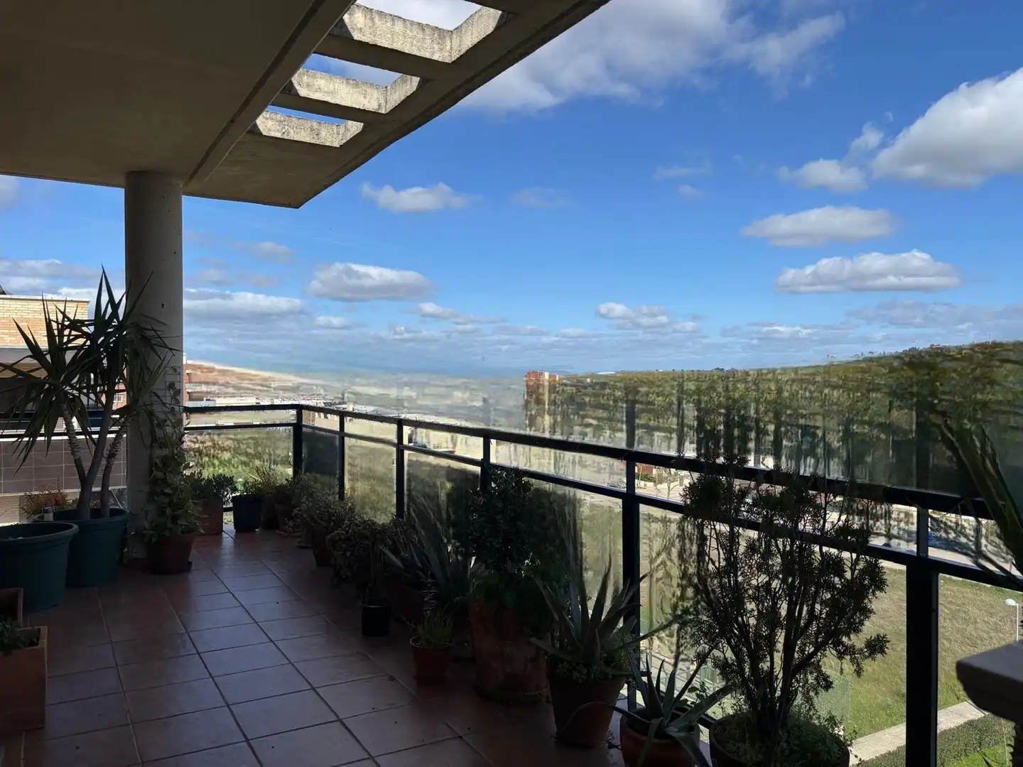 Vista exterior de Àtic en venda en Cáceres amb Aire condicionat, Calefacció i Jardí privat