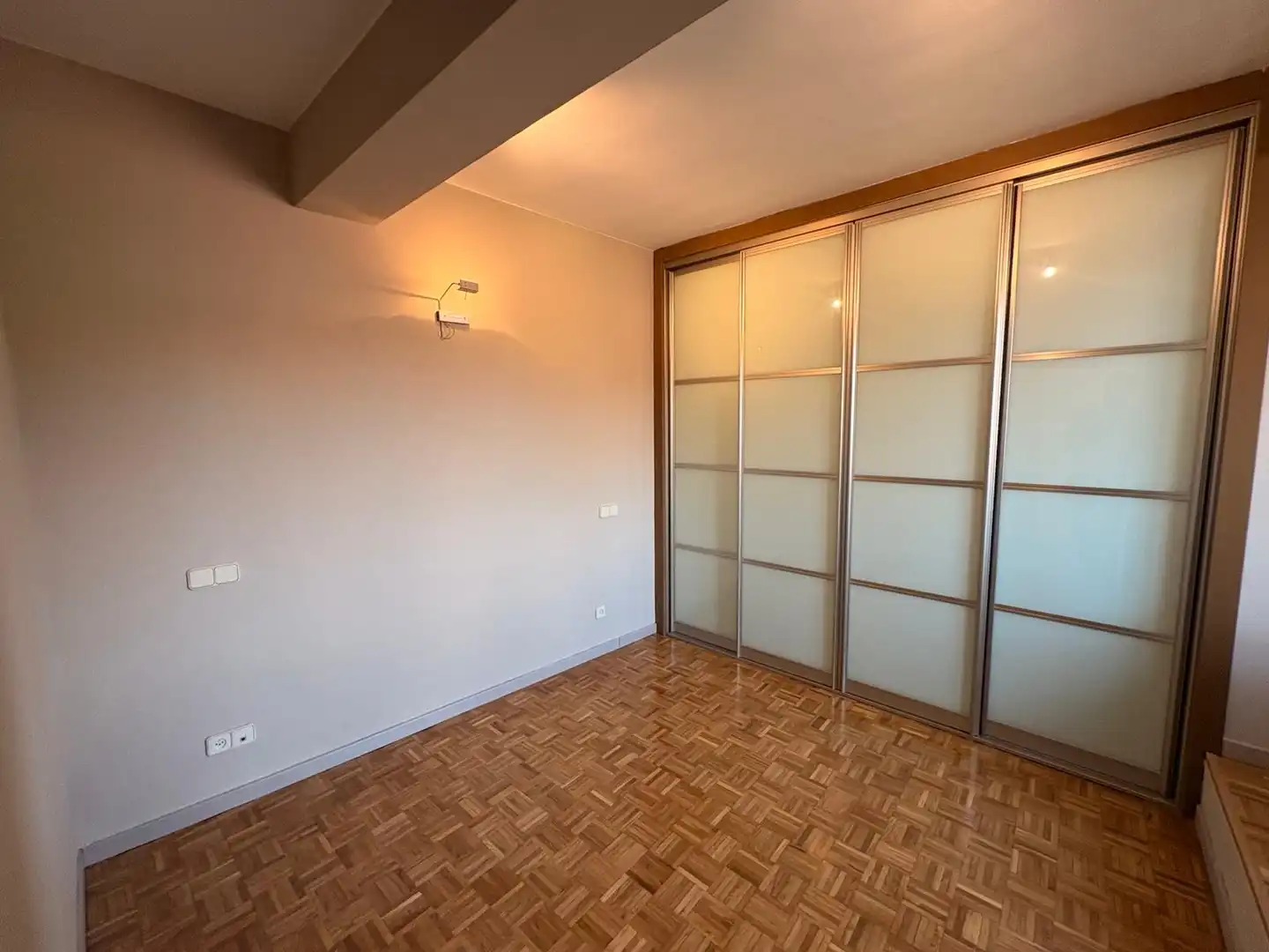Schlafzimmer von Wohnung zur Miete in Madrid mit Heizung und Terrasse