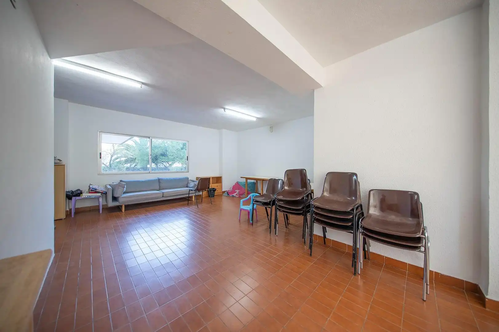 Ground floor for sale in Valencia  with Air Conditioner, Heating and Alarm