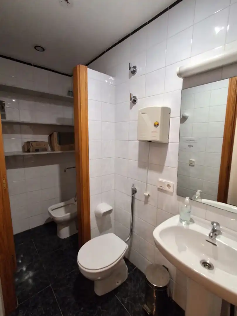 Badezimmer von Büro zur Miete in Las Palmas de Gran Canaria mit Klimaanlage und Heizung