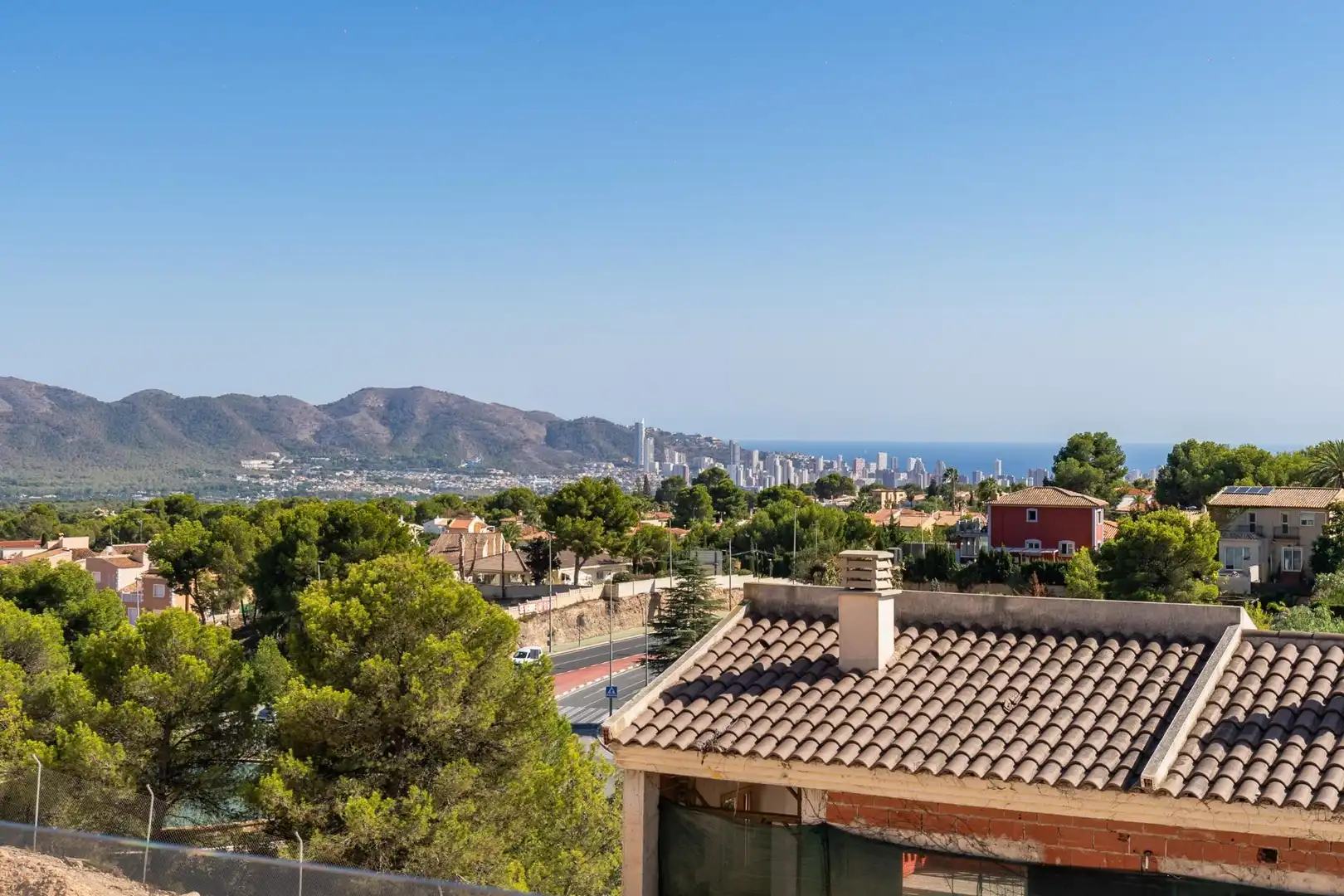 Vista exterior de Casa o chalet en venta en La Nucia con Aire acondicionado, Calefacción y Jardín privado