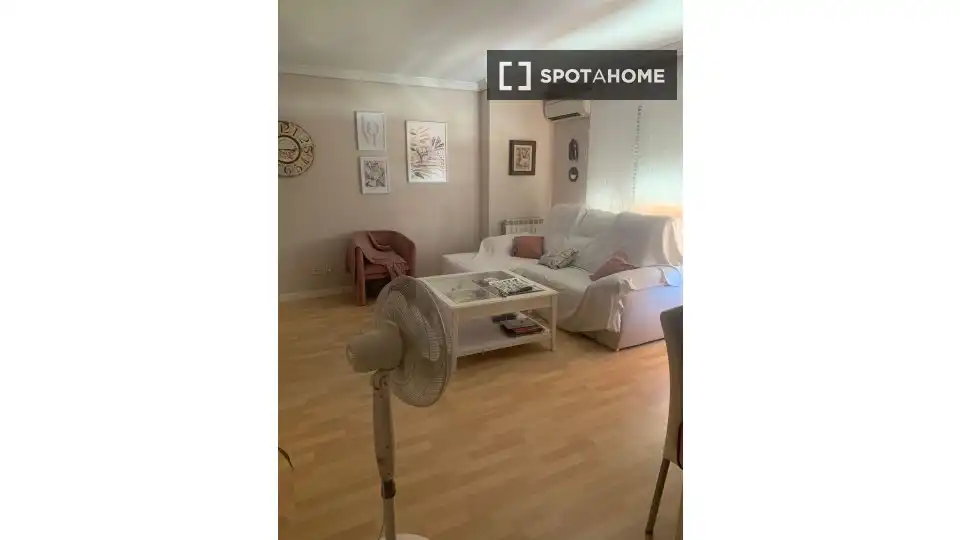 Bedroom of Flat for share in Madrid  with Air Conditioner, Heating and Furnished
