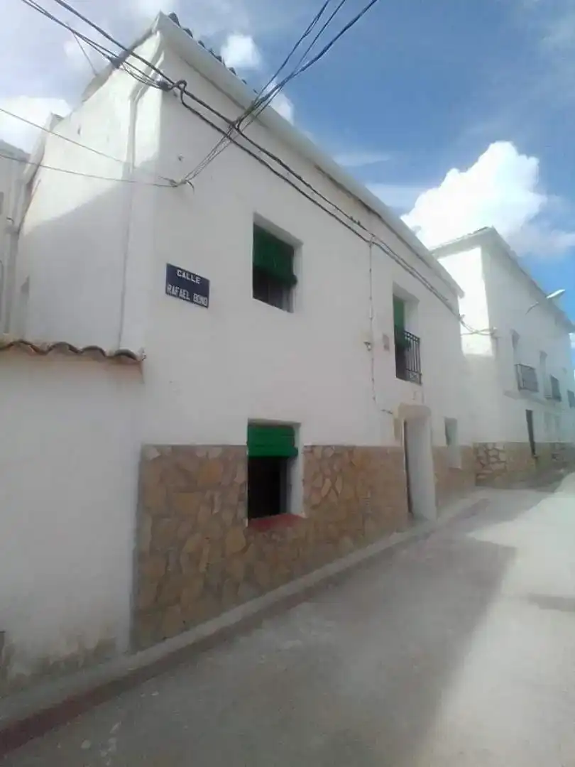 Vista exterior de Casa adosada en venta en La Peraleja   con Trastero y Balcón