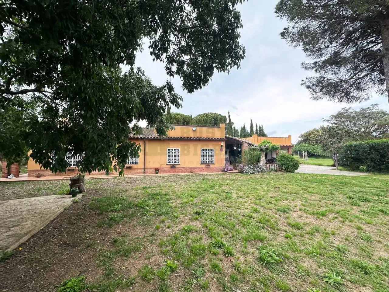 Exterior view of Houses for sale in La Bisbal d'Empordà  with Heating, Private garden and Terrace
