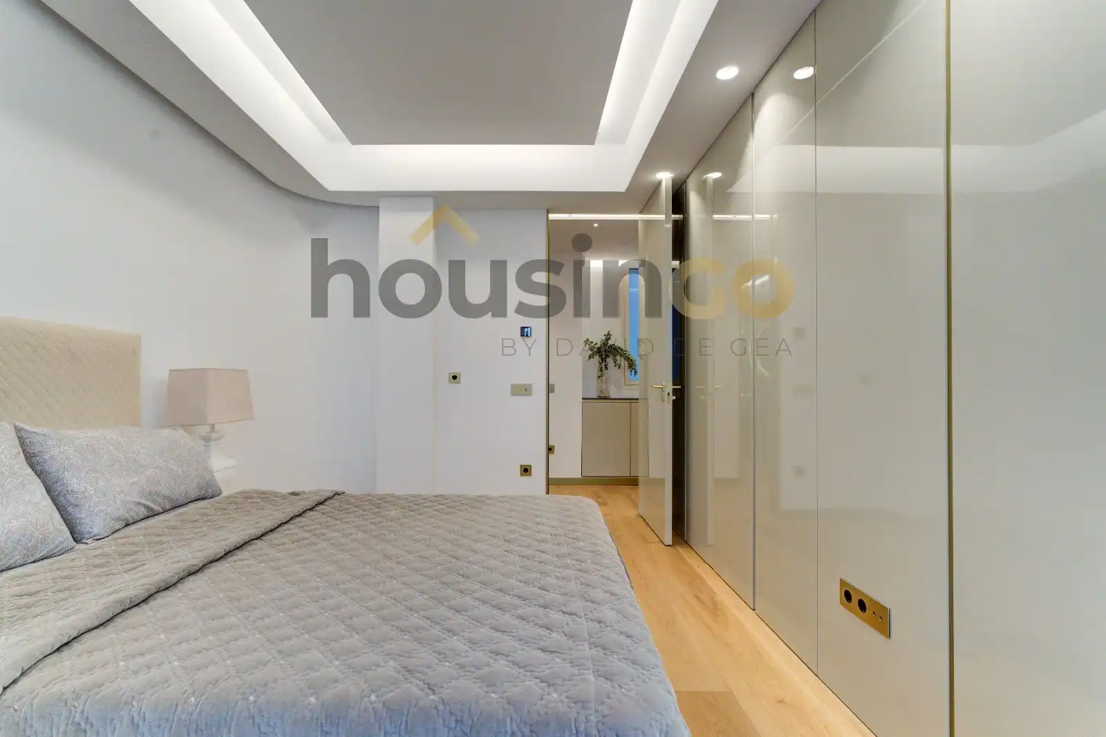 Bedroom of Flat for sale in Madrid  with Air Conditioner, Heating and Terrace