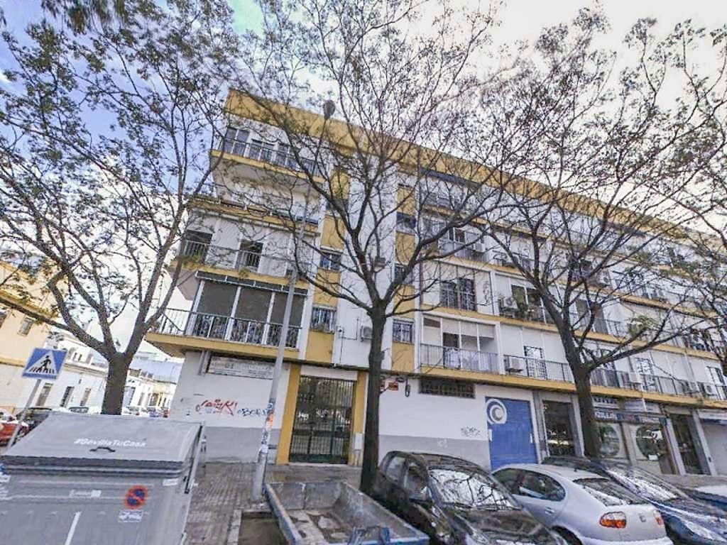 Vista exterior de Piso en venta en  Sevilla Capital