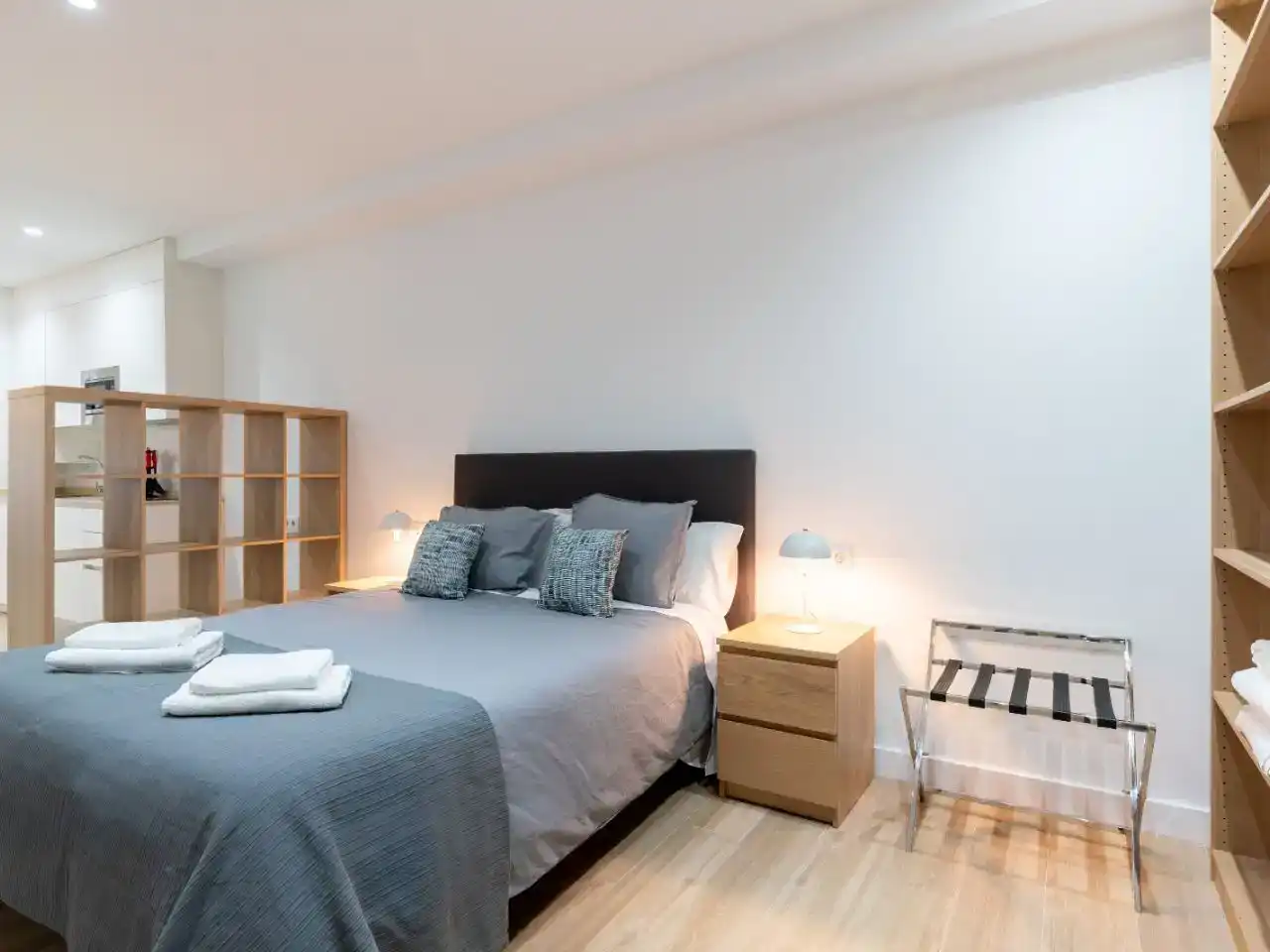 Dormitori de Apartament de lloguer en  Sevilla Capital amb Aire condicionat