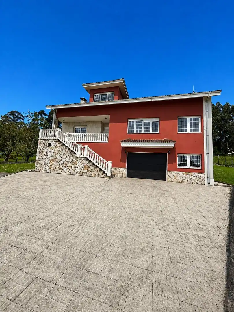 Vista exterior de Casa o xalet en venda en Corvera de Asturias amb Calefacció, Jardí privat i Terrassa