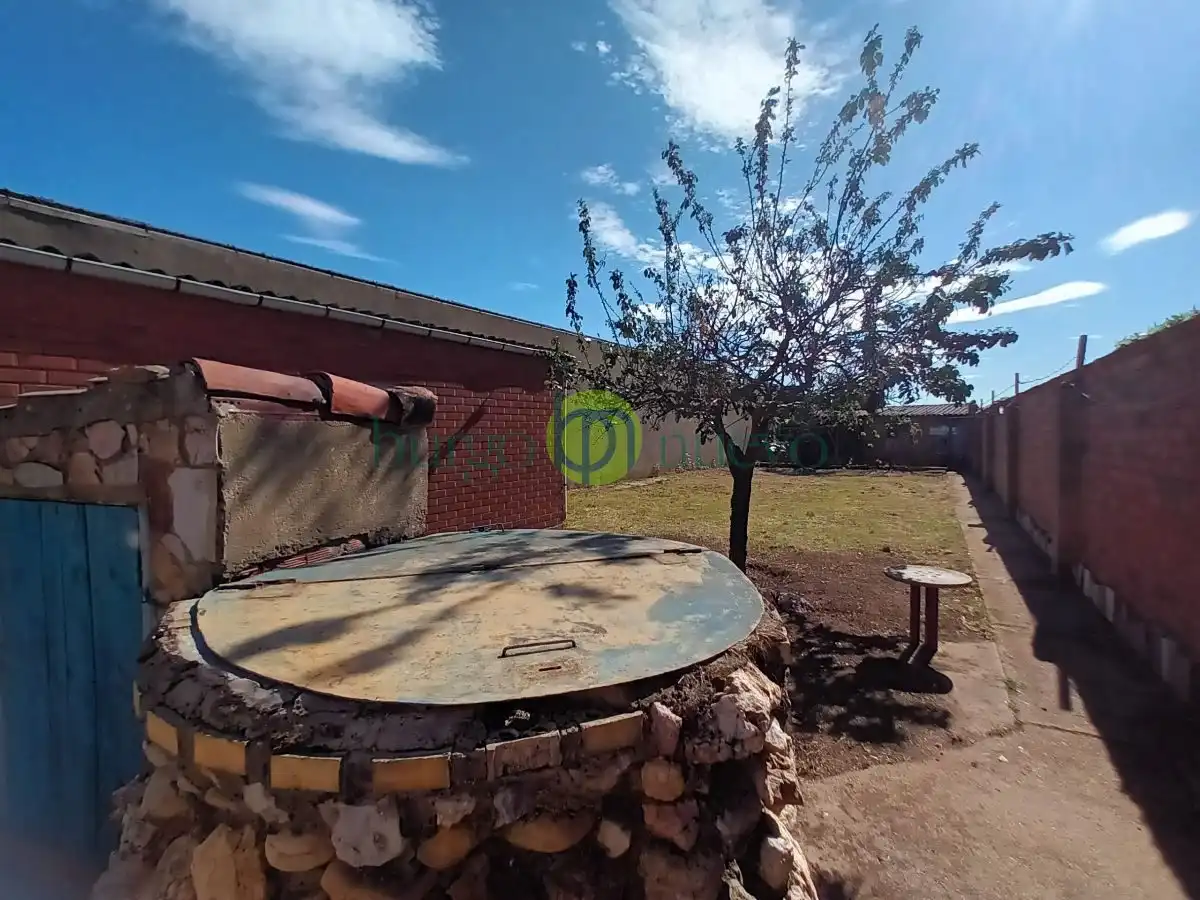 Casa o chalet en venta en León Capital  con Jardín privado, Trastero y Alarma