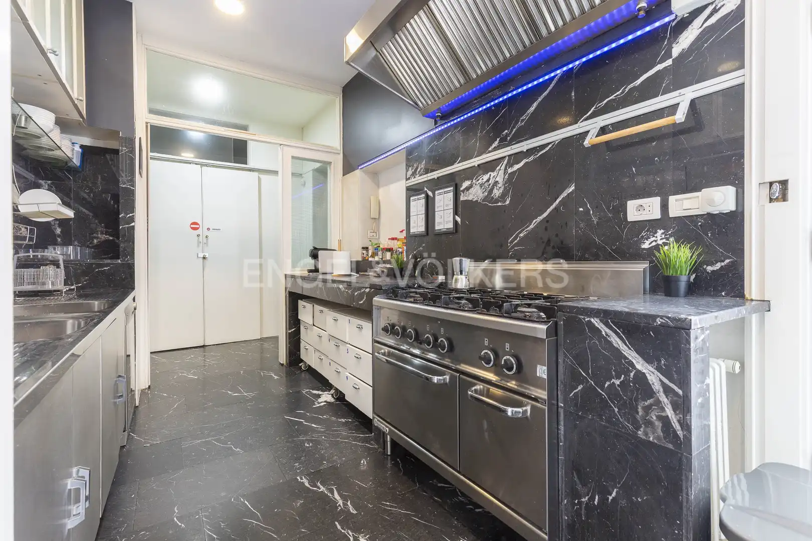 Cuina de Apartament en venda en Madrid amb Aire condicionat, Calefacció i Balcó