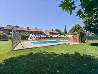 Swimming pool of Single-family semi-detached for sale in Humanes de Madrid  with Air Conditioner, Heating and Private garden