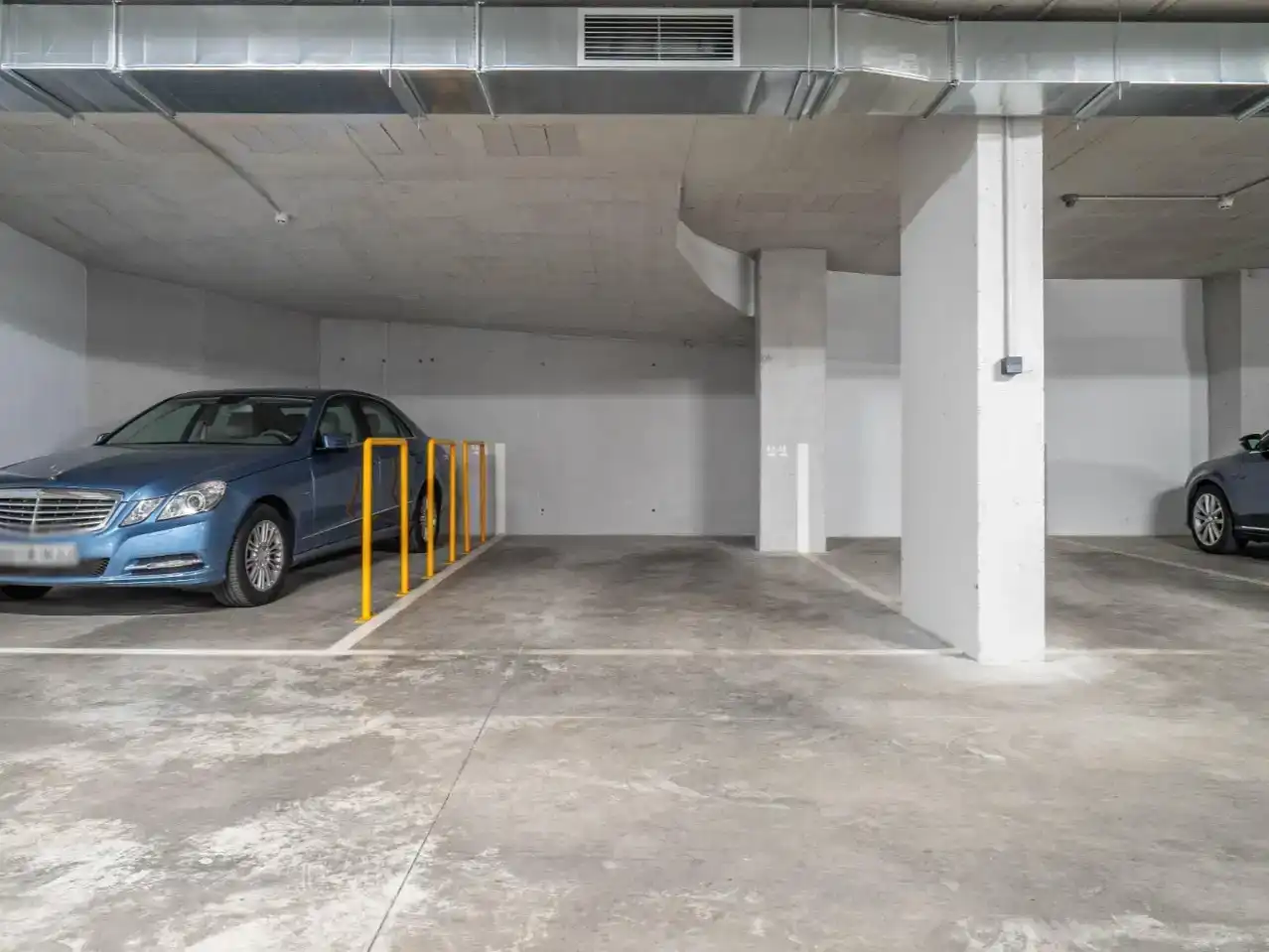 Parking of Flat for rent in Granada  with Air Conditioner, Swimming Pool and Furnished
