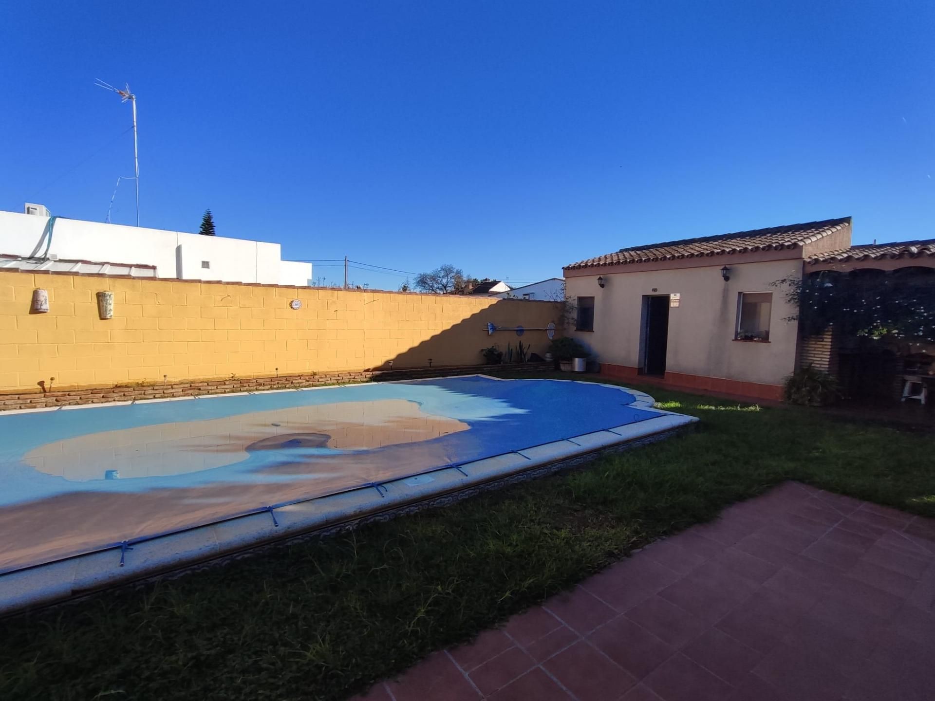 Piscina de Casa o xalet en venda en Chiclana de la Frontera