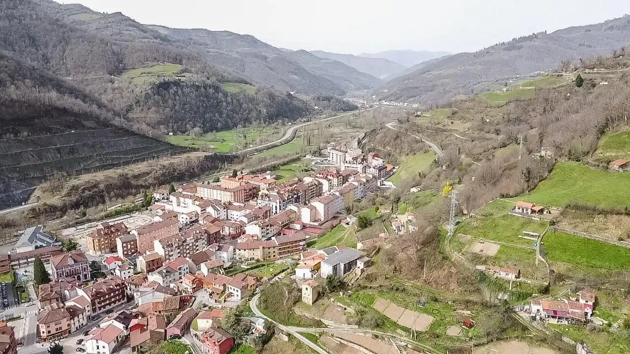 Casa o chalet en venta en Calle VALLINA,LA, 1, Aller