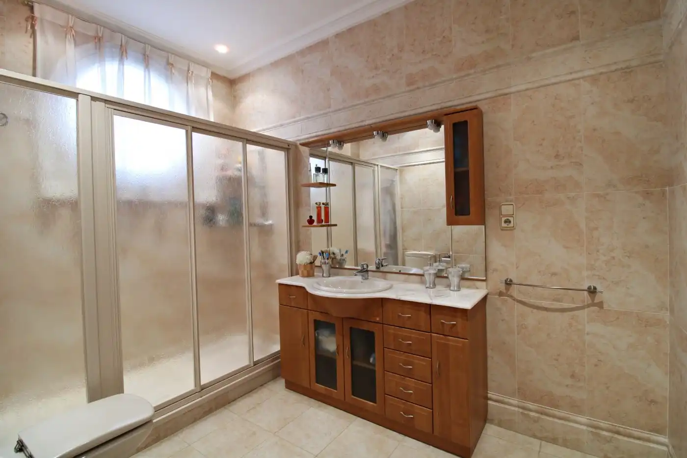 Bany de Casa o xalet en venda en Elche / Elx amb Jardí privat, Terrassa i Traster