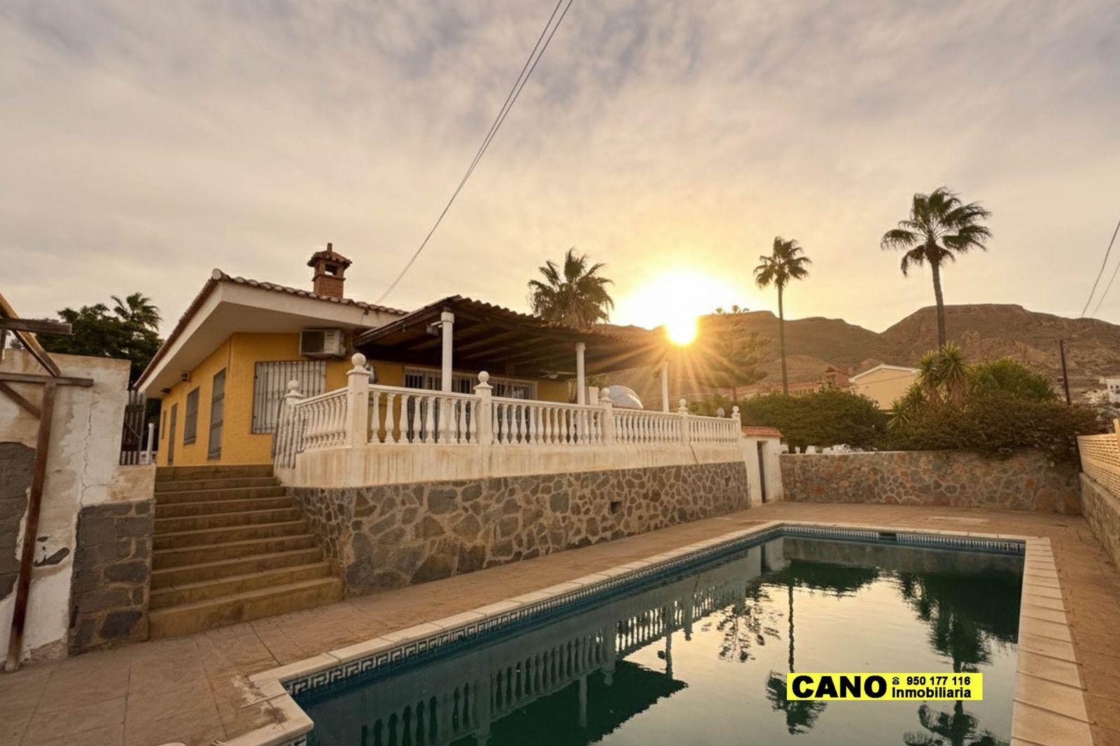 Vista exterior de Casa o chalet en venta en Roquetas de Mar con Aire acondicionado, Calefacción y Terraza