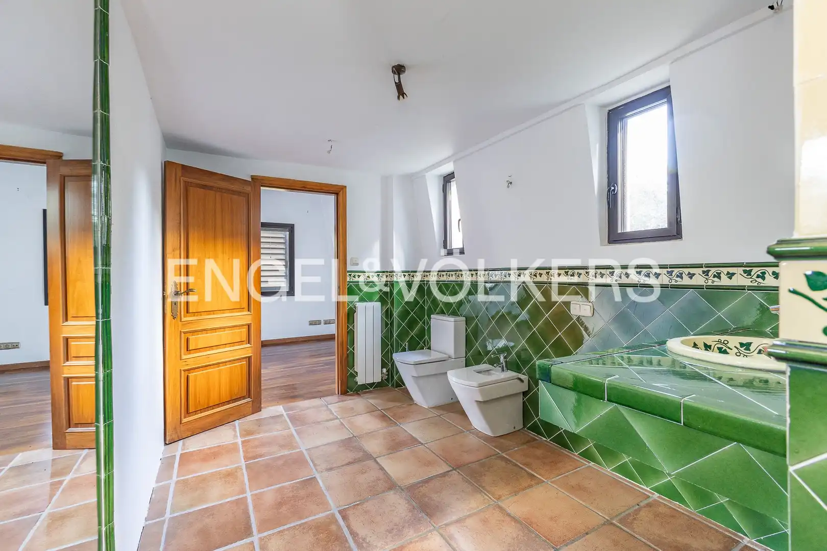 Bathroom of Houses for sale in Barcelona  with Heating, Private garden and Parquet flooring