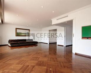 Living room of Flat for sale in  Barcelona Capital  with Air Conditioner, Heating and Parquet flooring