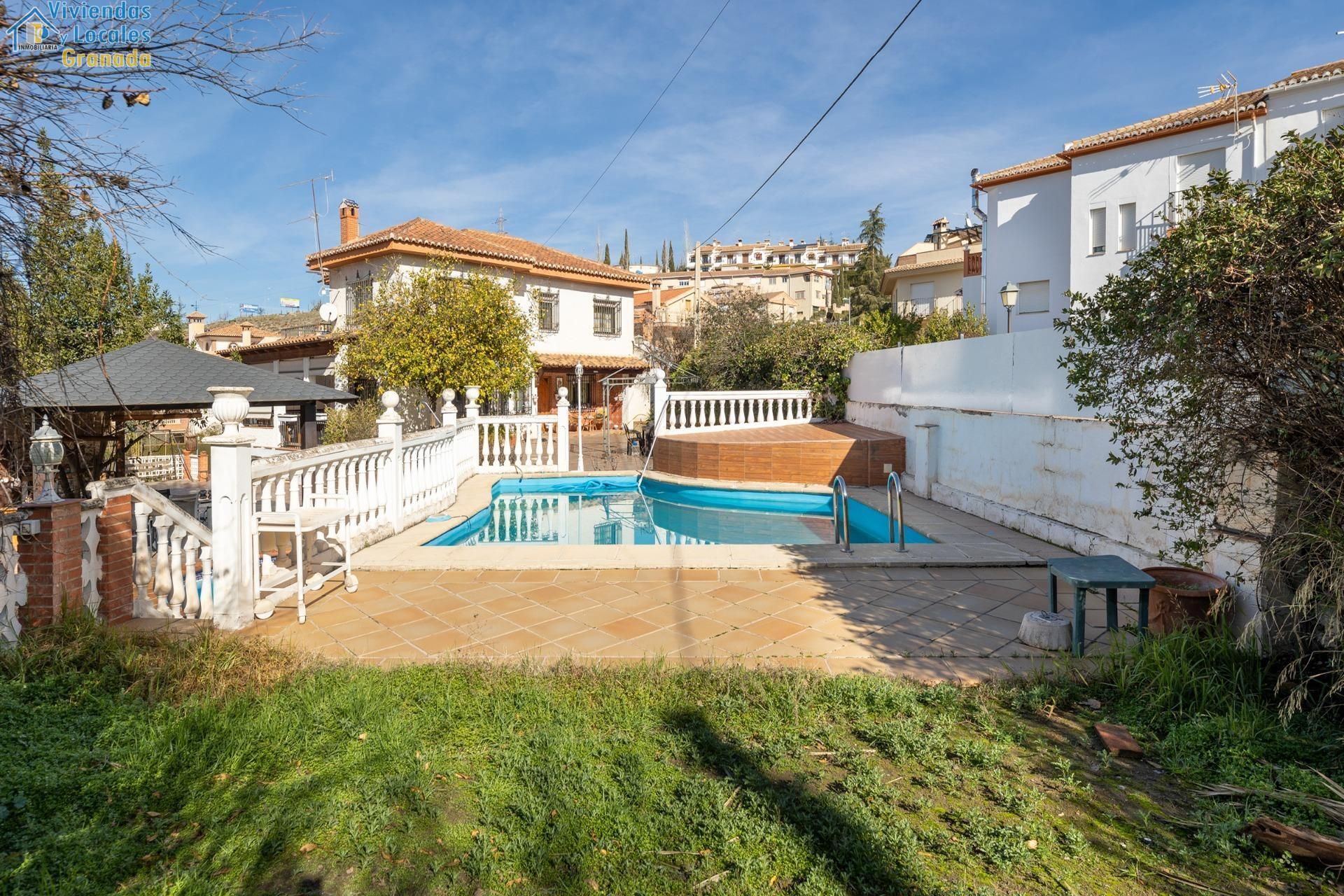 Piscina de Casa o xalet en venda en Huétor Vega amb Calefacció, Jardí privat i Terrassa