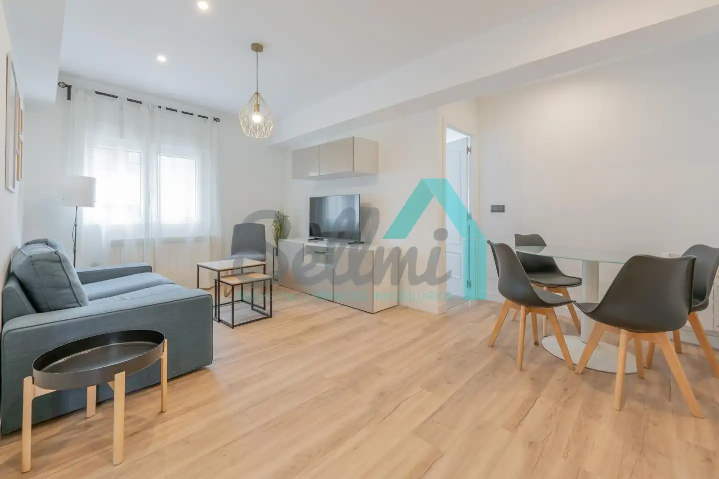 Living room of Flat for share in Oviedo   with Heating, Terrace and Furnished