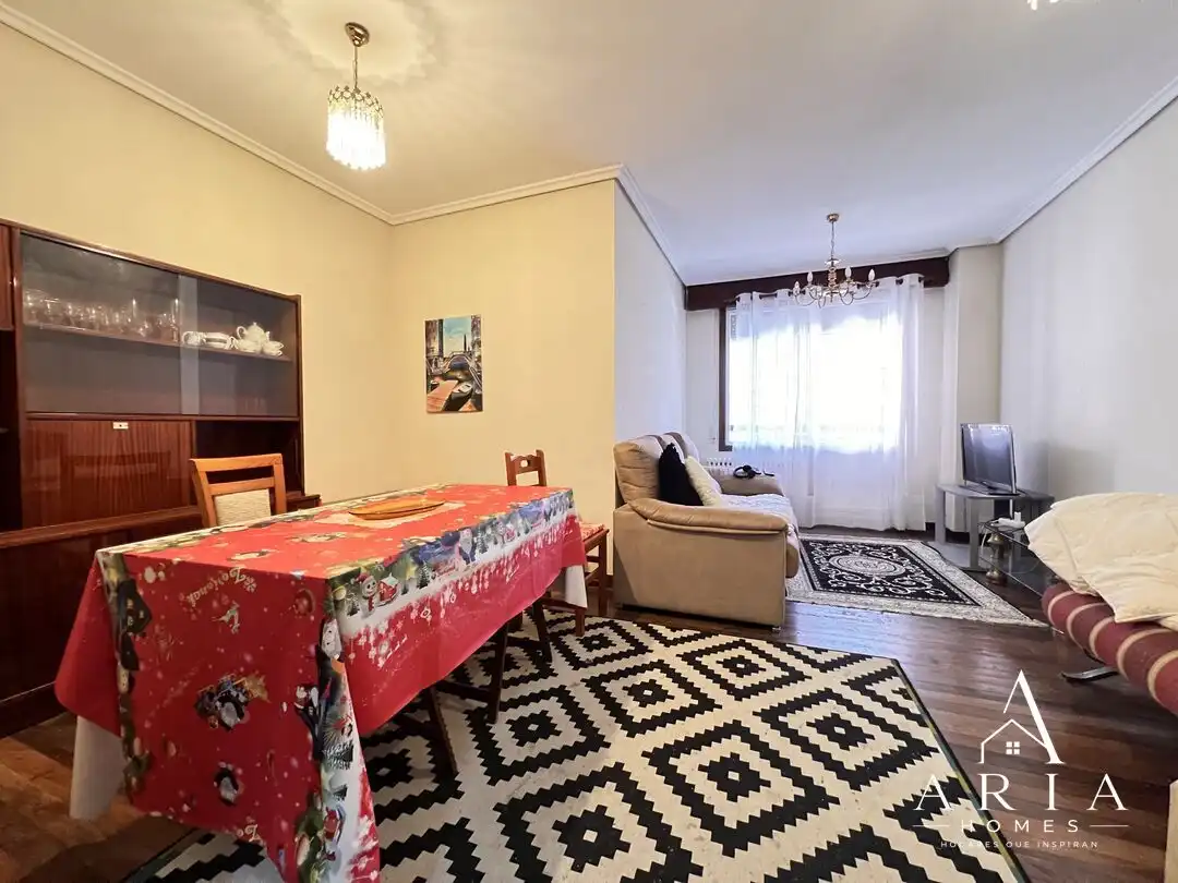 Sala d'estar de Pis en venda en Bilbao  amb Calefacció, Terrassa i Balcó