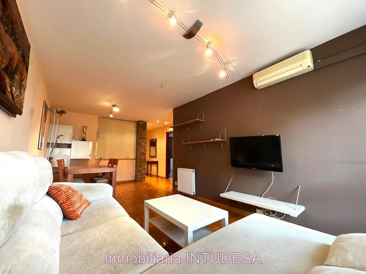 Sala d'estar de Pis de lloguer en Tudela amb Calefacció, Parquet i Moblat