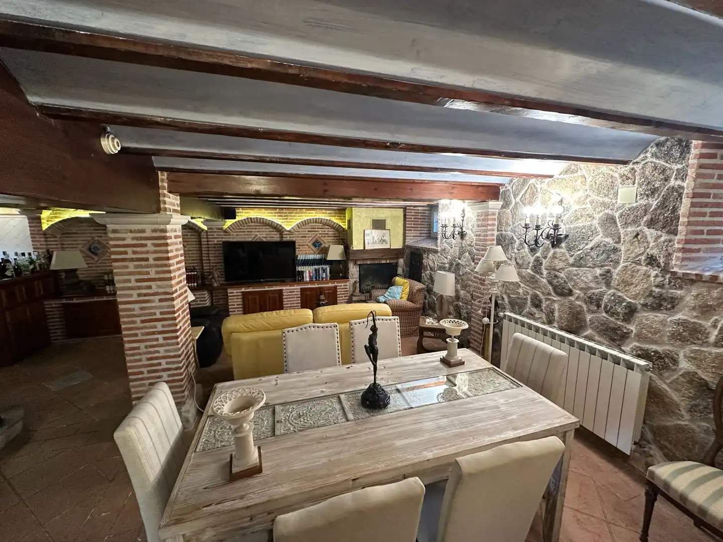 Sala d'estar de Casa adosada en venda en Burgos amb Calefacció, Jardí privat i Traster