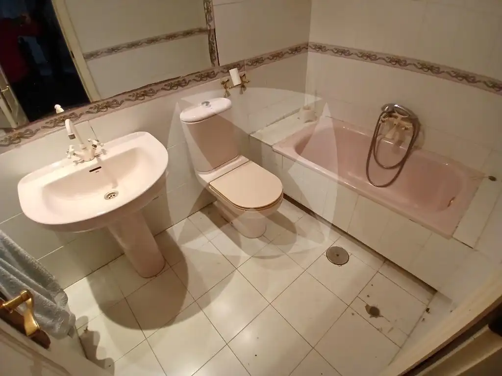 Bany de Casa o xalet en venda en Badajoz amb Aire condicionat, Jardí privat i Terrassa