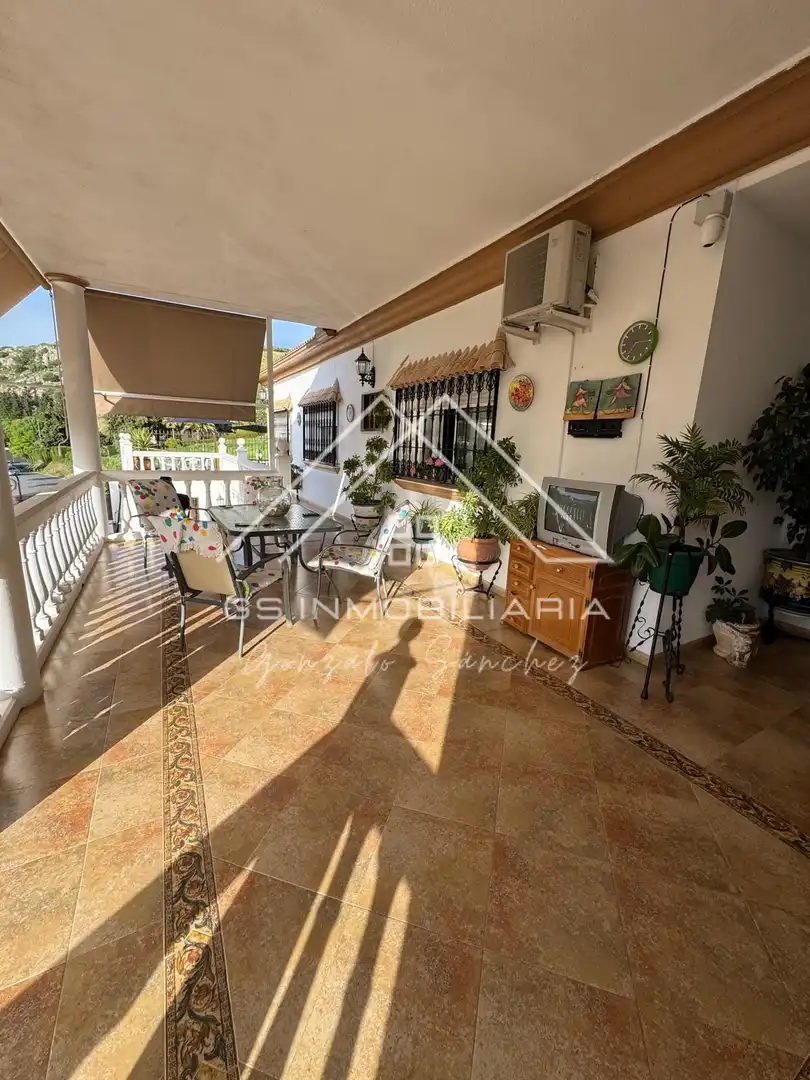 Casa amb jardí en venda a Cabra