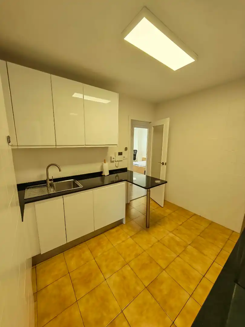 Küche von Wohnung zur Miete in Sur