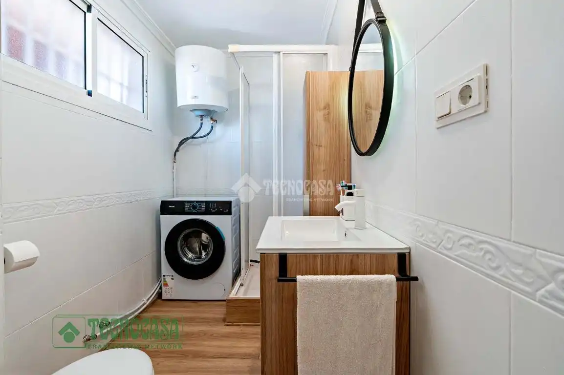Bathroom of Flat for sale in Roquetas de Mar  with Terrace, Furnished and Alarm
