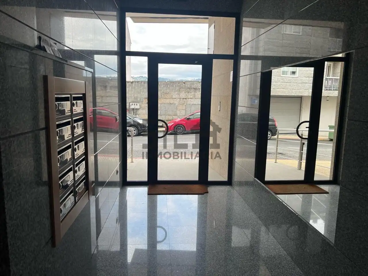 Parking de Piso en venta en San Cibrao das Viñas con Calefacción y Trastero