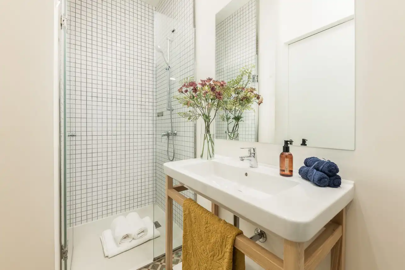 Baño de Apartamento de alquiler en Barcelona con Aire acondicionado, Calefacción y Amueblado