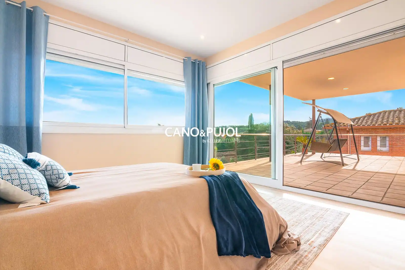 Bedroom of Houses for sale in Sant Cugat del Vallès  with Air Conditioner, Terrace and Swimming Pool