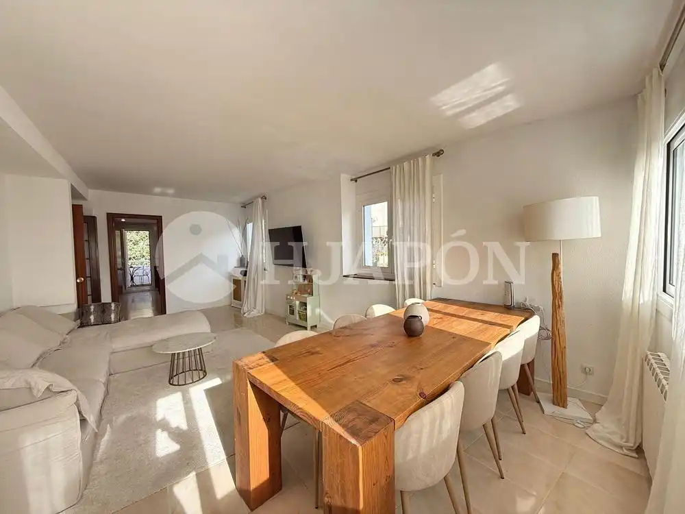 Sala de estar de Casa o chalet en venta en Alella con Aire acondicionado, Calefacción y Jardín privado