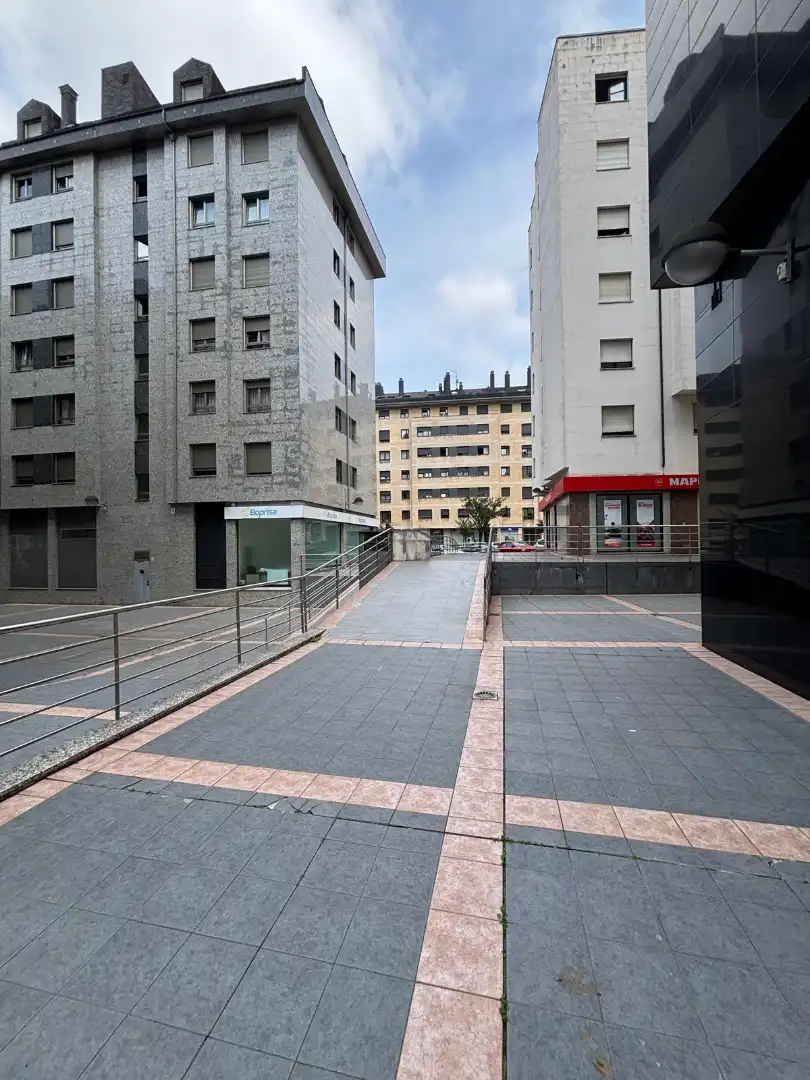 Vista exterior de Traster en venda en Oviedo 