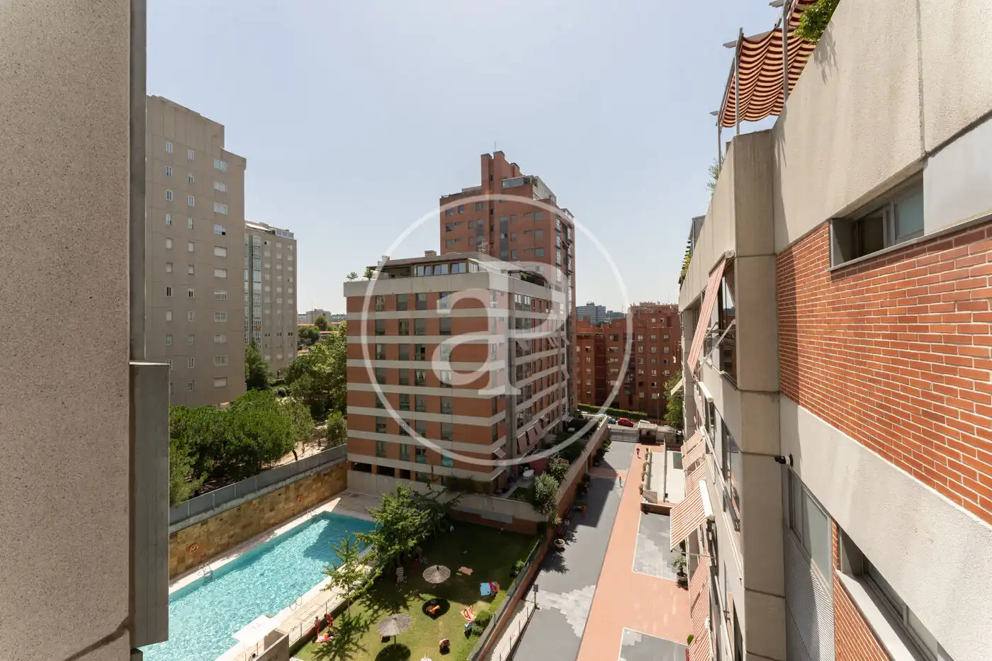 Piscina de Pis de lloguer en Madrid amb Aire condicionat, Calefacció i Traster