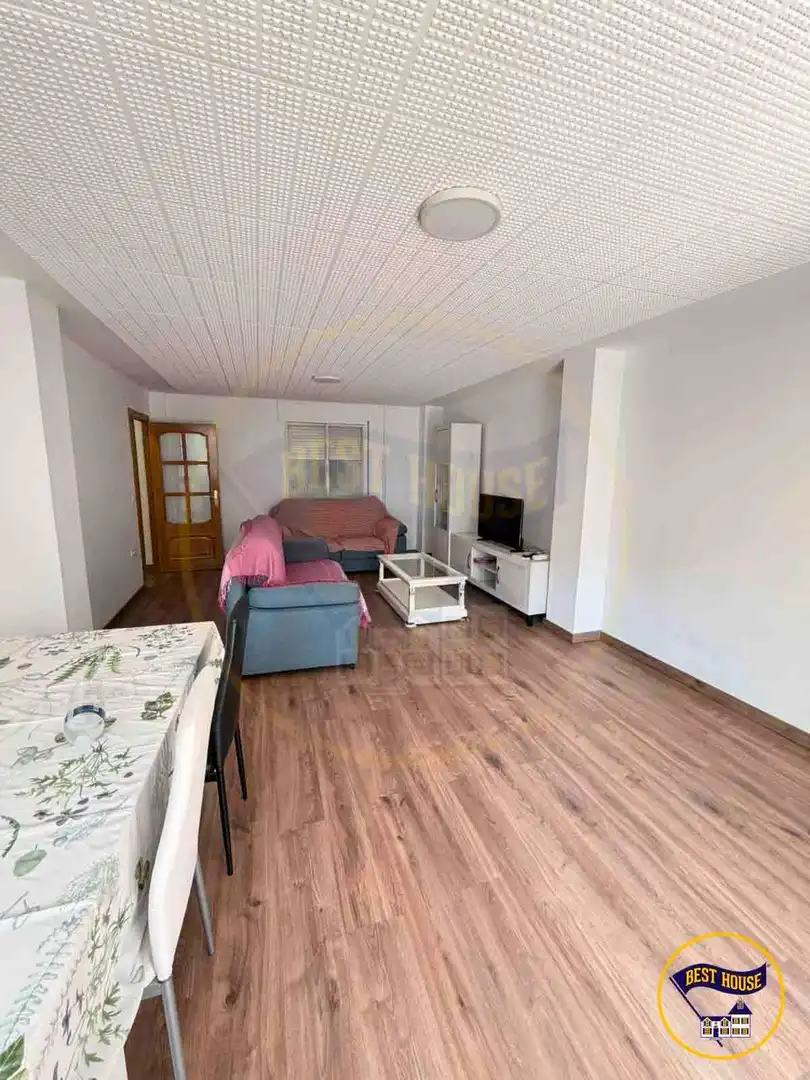 Sala de estar de Piso de alquiler en Cuenca con Calefacción y Amueblado