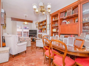 Flat with balcony for sale in Calle SANTO TOMAS DE VILLANUEVA