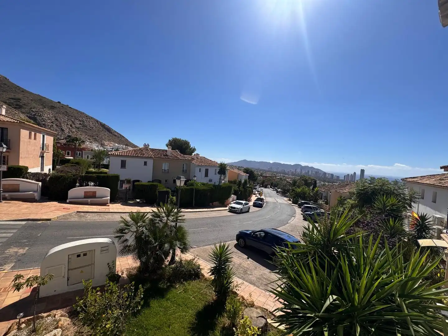 Vista exterior de Casa adosada en venda en Finestrat amb Jardí privat, Terrassa i Moblat