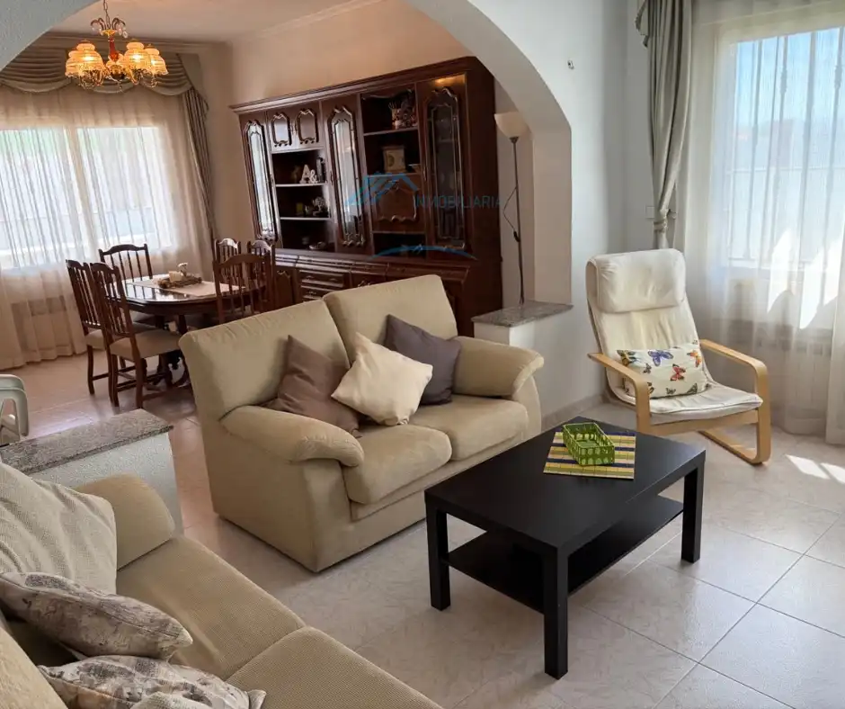 Sala d'estar de Casa o xalet en venda en Talayuela amb Aire condicionat, Calefacció i Jardí privat