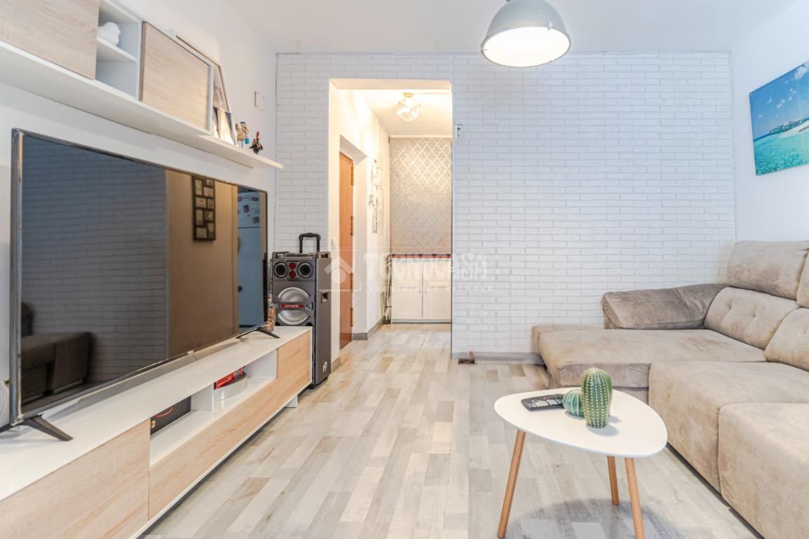 Living room of Flat for sale in  Granada Capital