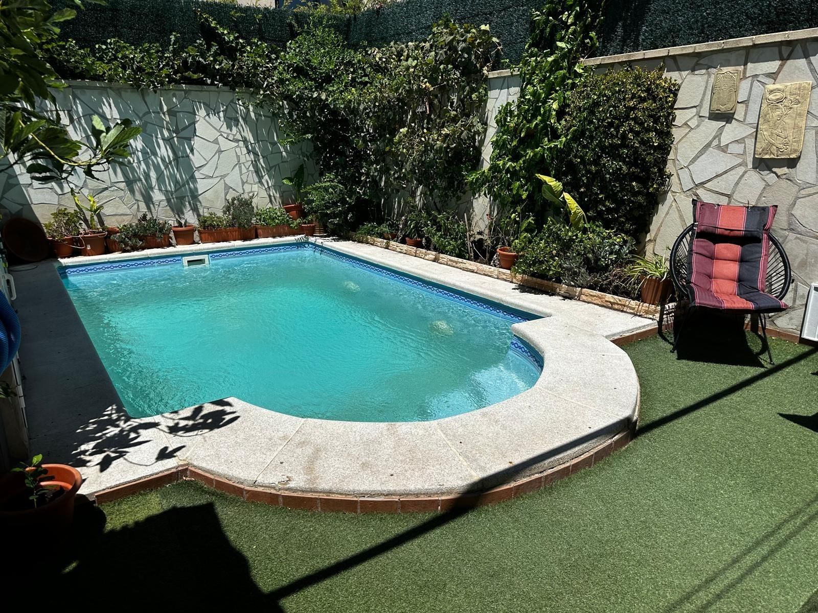 Swimming pool of Single-family semi-detached for sale in Los Barrios  with Swimming Pool