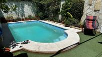 Piscina de Casa adosada en venda en Los Barrios amb Piscina