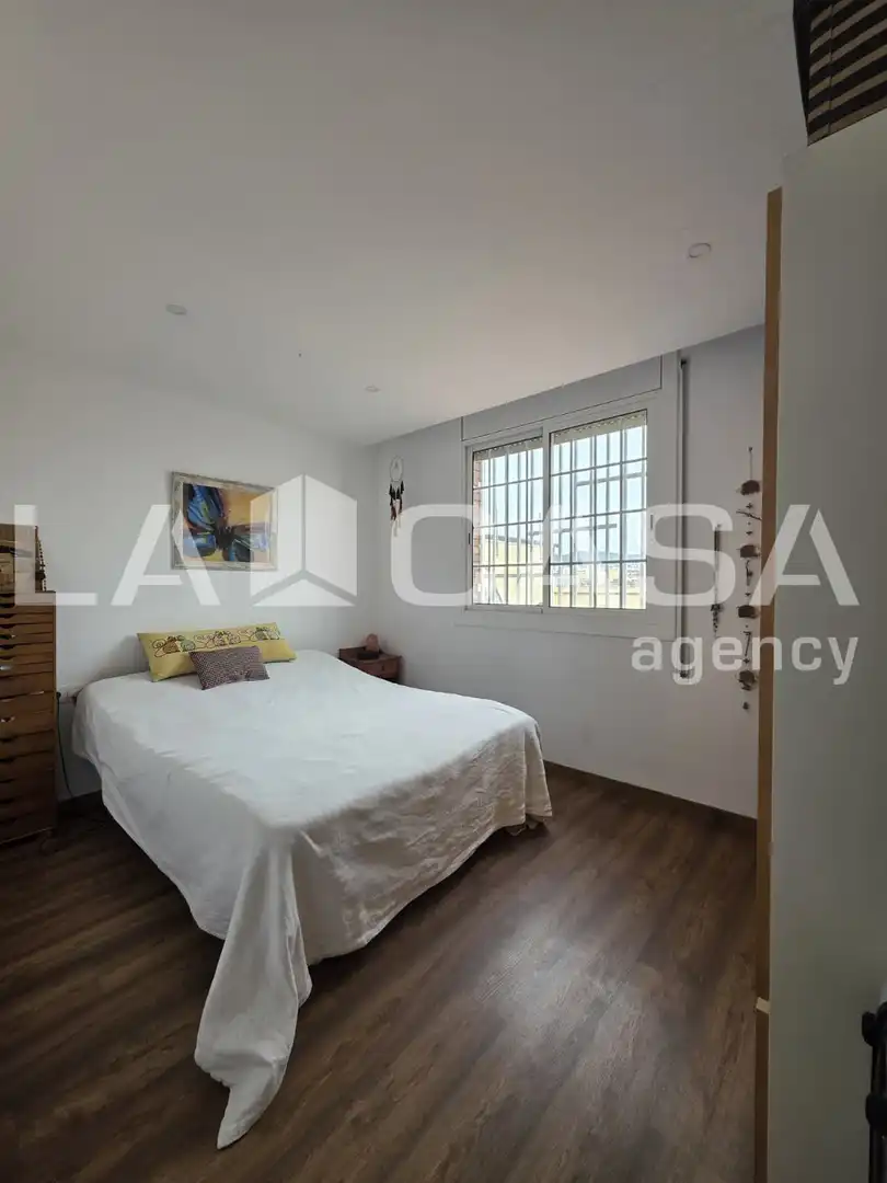Schlafzimmer von Dachboden zum Verkauf in Barcelona mit Terrasse