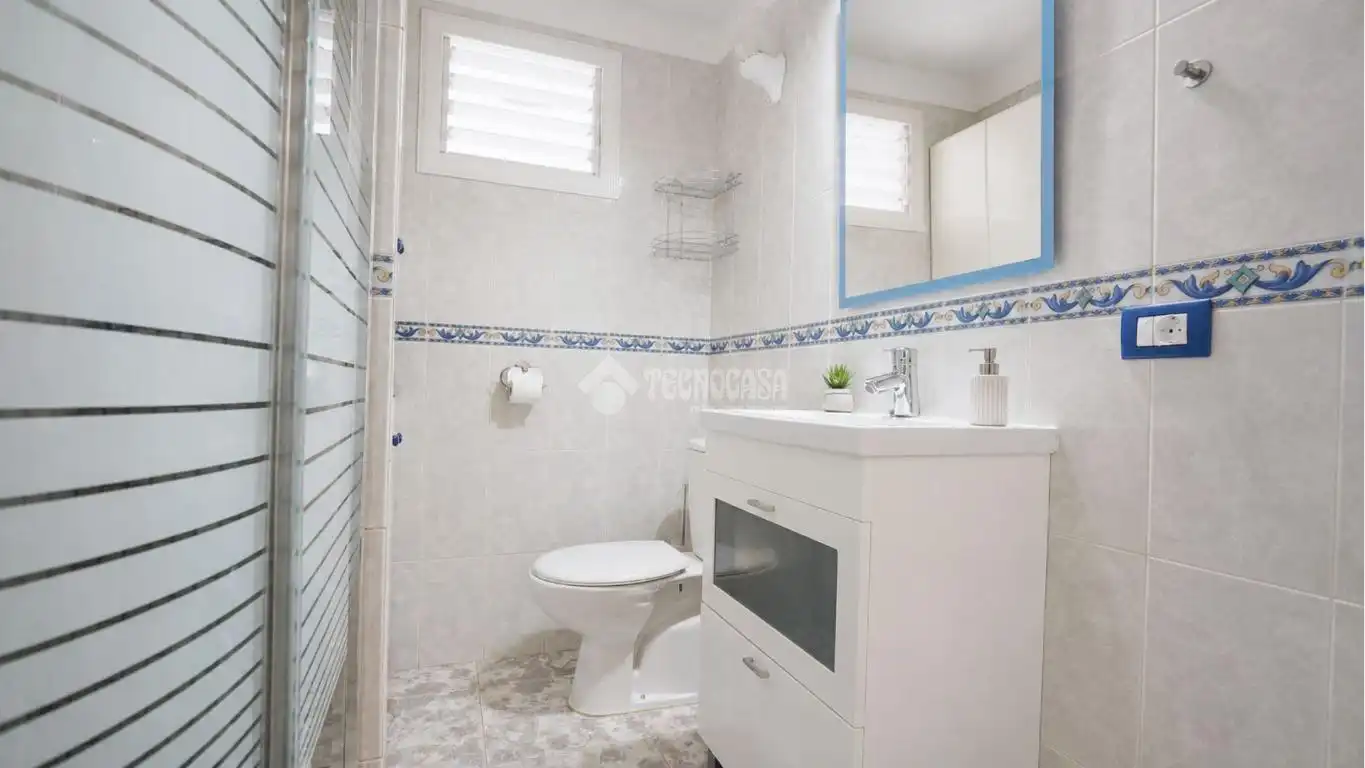 Bathroom of Flat for sale in Santa Cruz de Tenerife