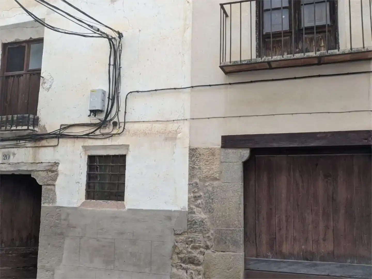 Vista exterior de Casa adosada en venta en Rubielos de Mora con Trastero y Balcón