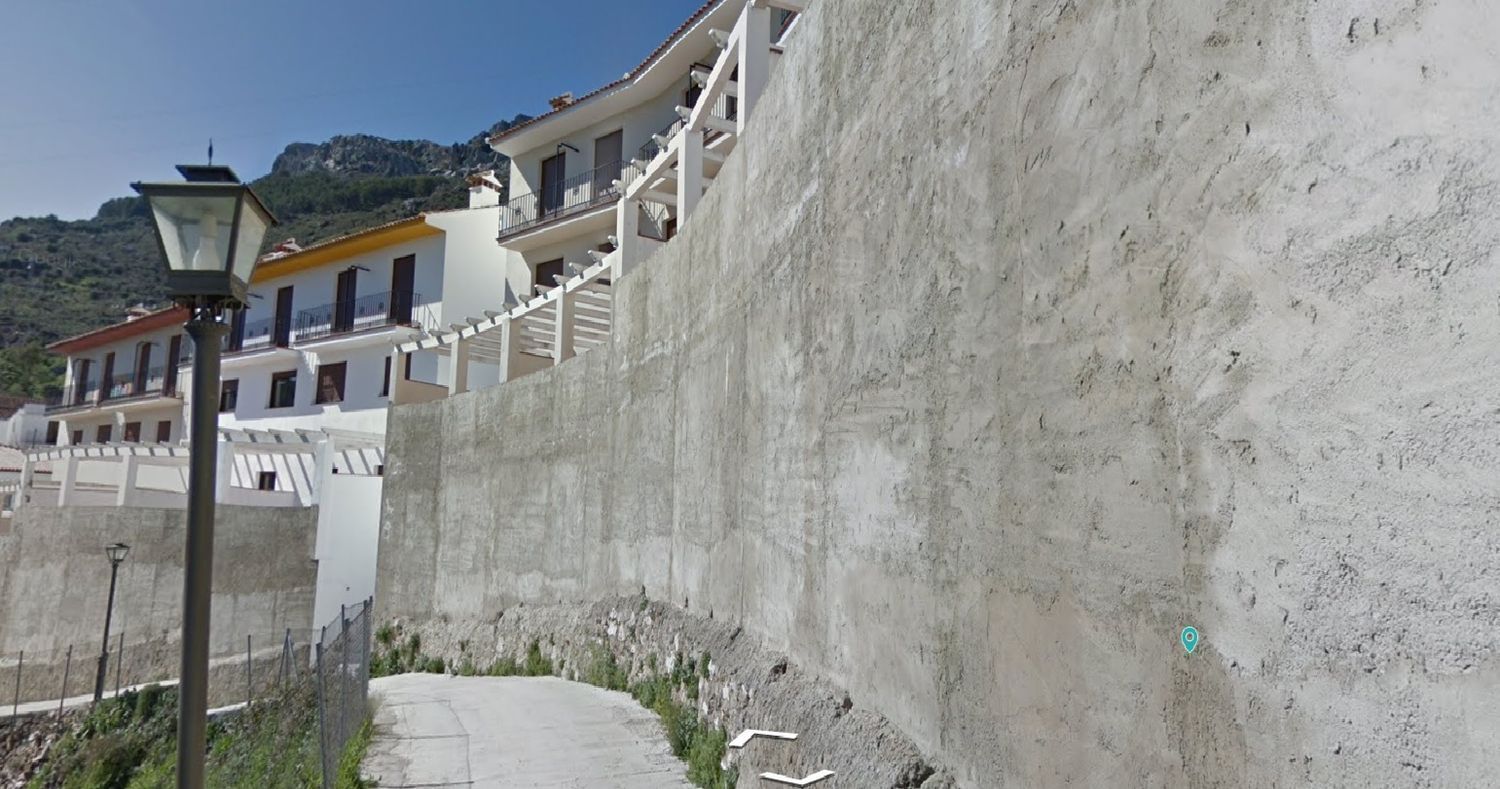 Vista exterior de Edifici en venda en Benadalid